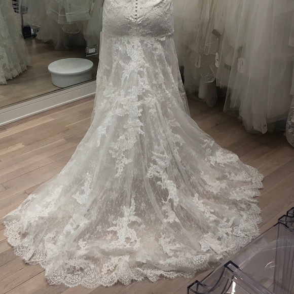 “Drilos” Pronovias Wedding Dress - Picture 8 of 11